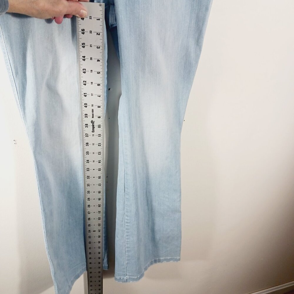 Spanx, Light Wash, High Rise, Flare Leg, Pull On, Sculpting Jean, Size Large - Picture 13 of 16